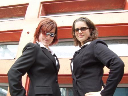 ...les Women in black arrivent...